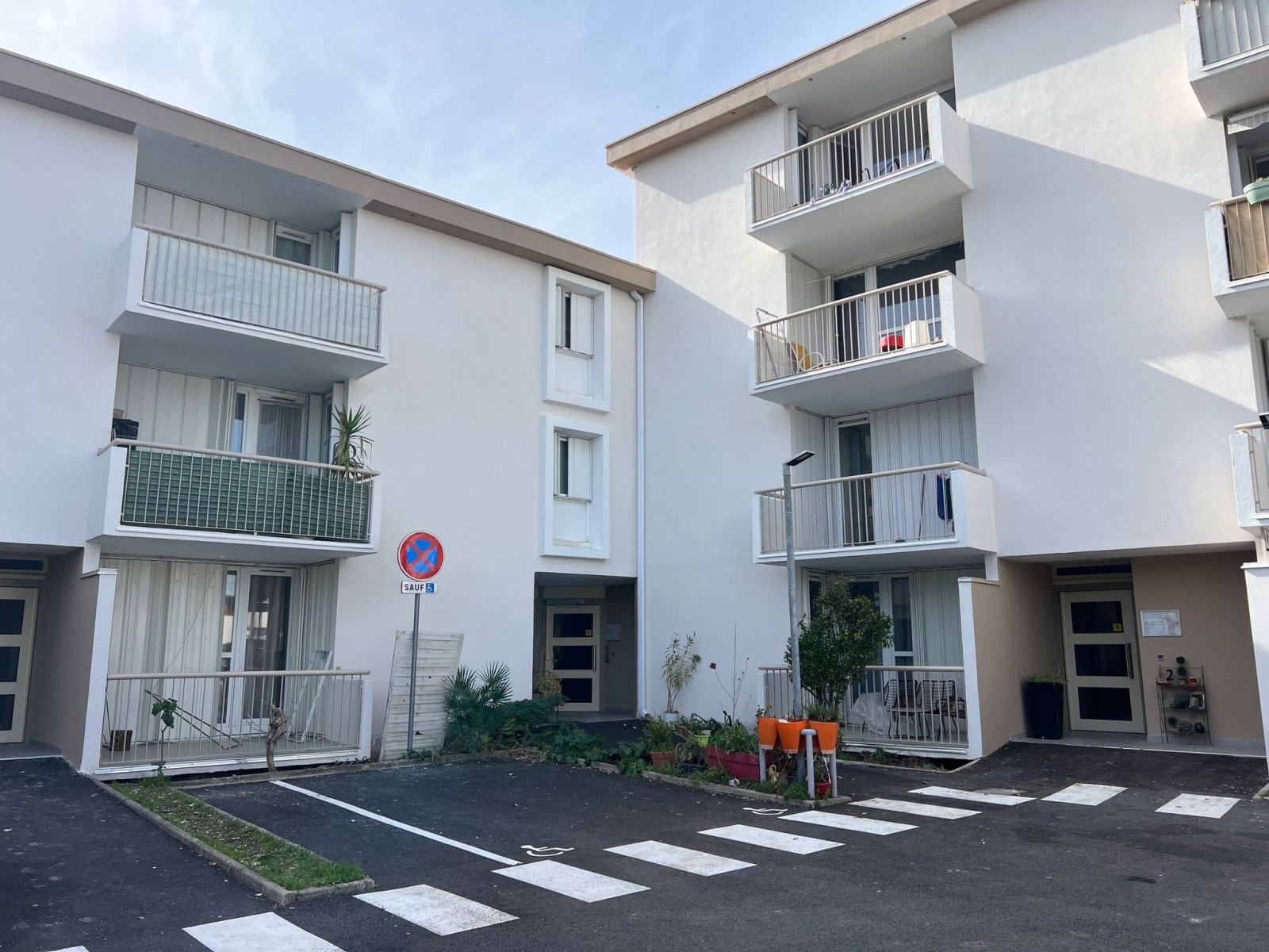 Installation de gouttières G325 en aluminium pour notre partenaire HB Peinture