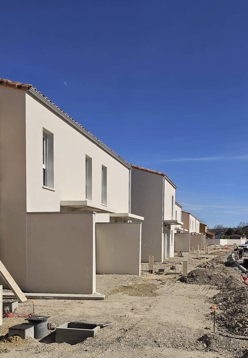 Pose de gouttières et descentes : résidence à Courthézon dans le Gard