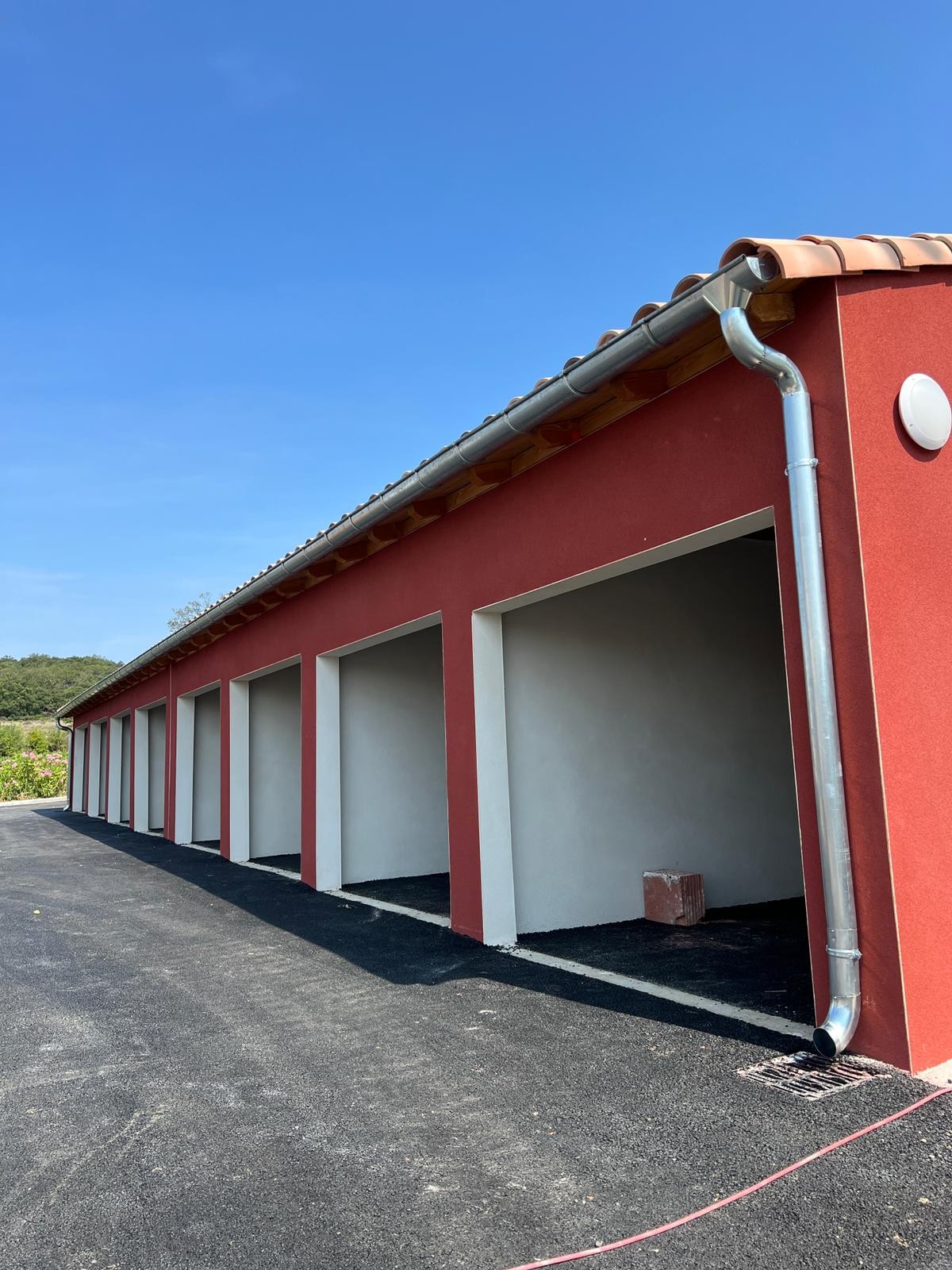 Pose de gouttières zinc à Caux prés de Pézenas
