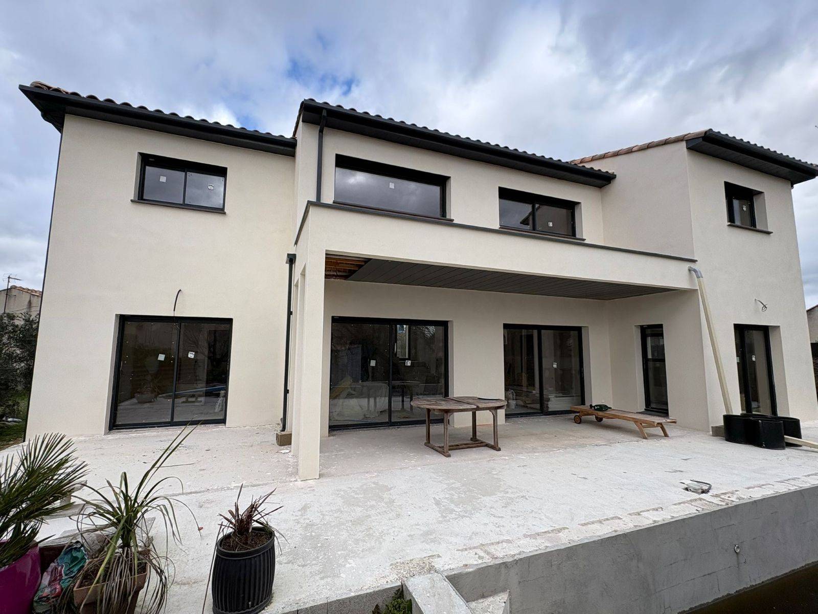 Pose de débord de toit, gouttières et descentes à Pouzols