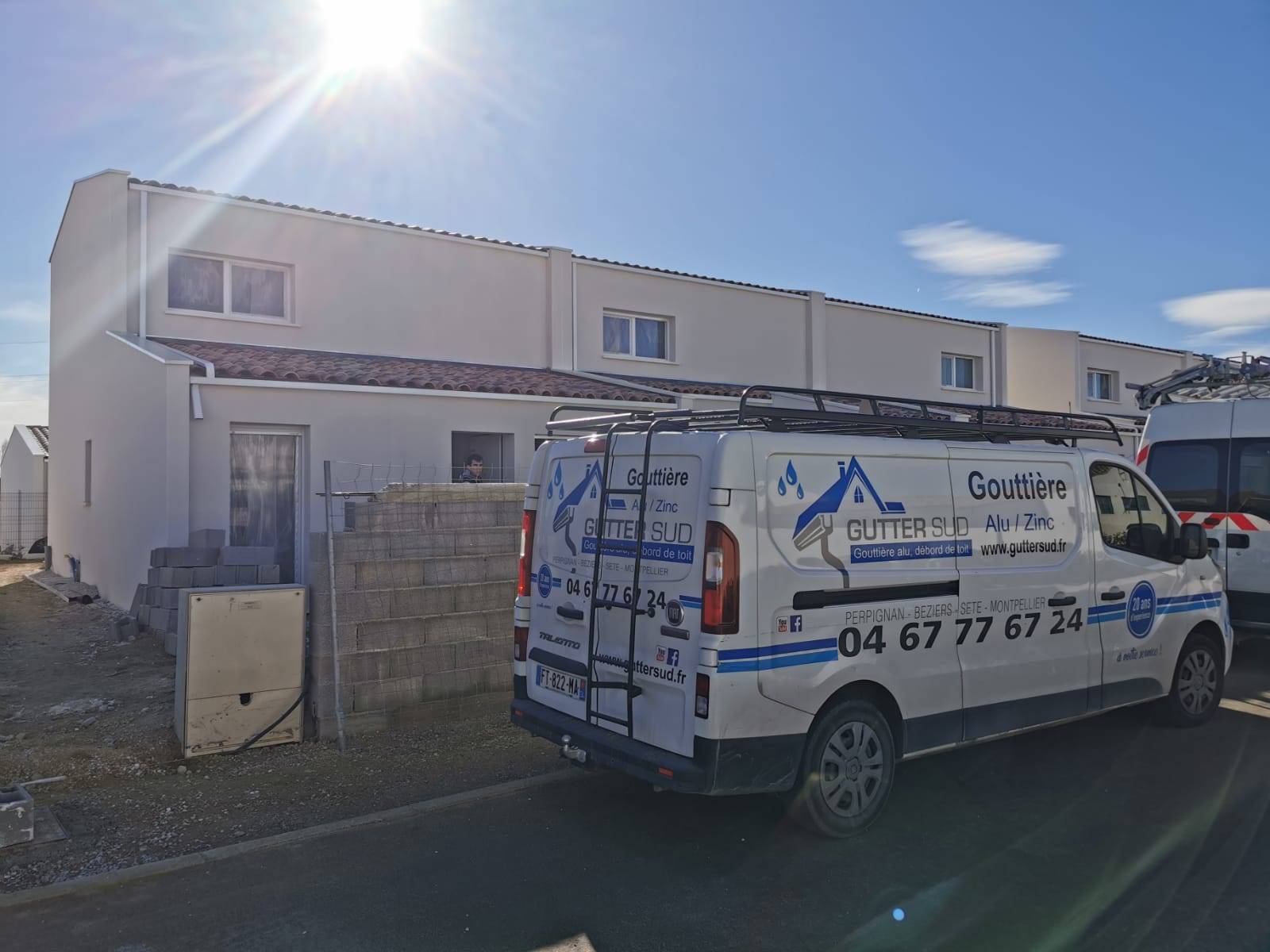 Pose de gouttiéres Aluminium RAL 9010 sur la commune de Colombiers prêt de Béziers