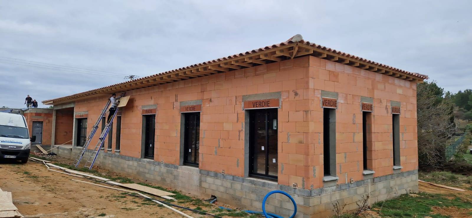 Réalisation d'un débord de toit sur la commune Montséret prêt de Narbonne