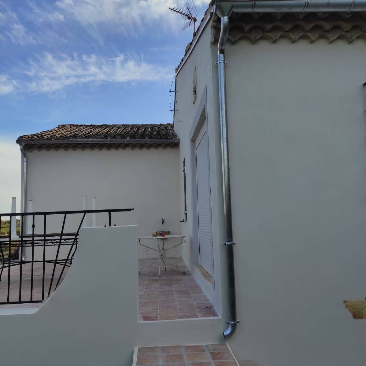 Remplacement de gouttières par gouttières en zinc vieille montagne près de Montpellier