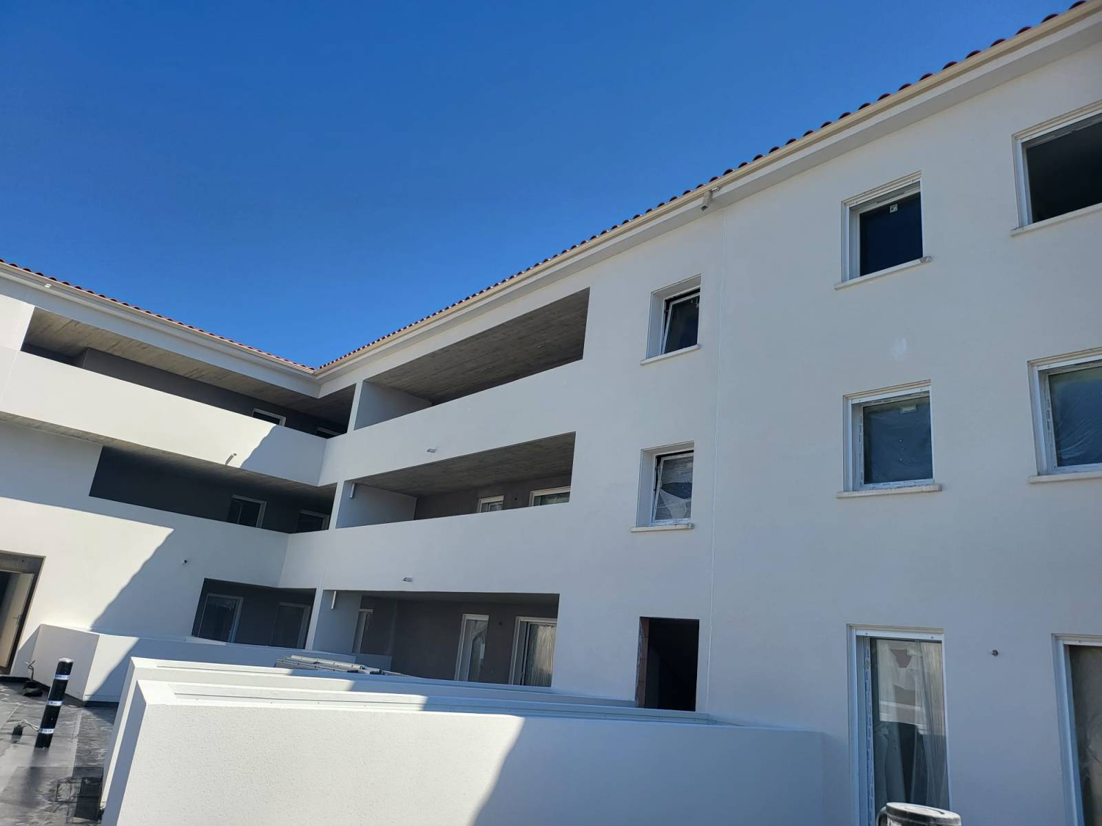 Pose de gouttières en aluminium sur une résidence à Nîmes