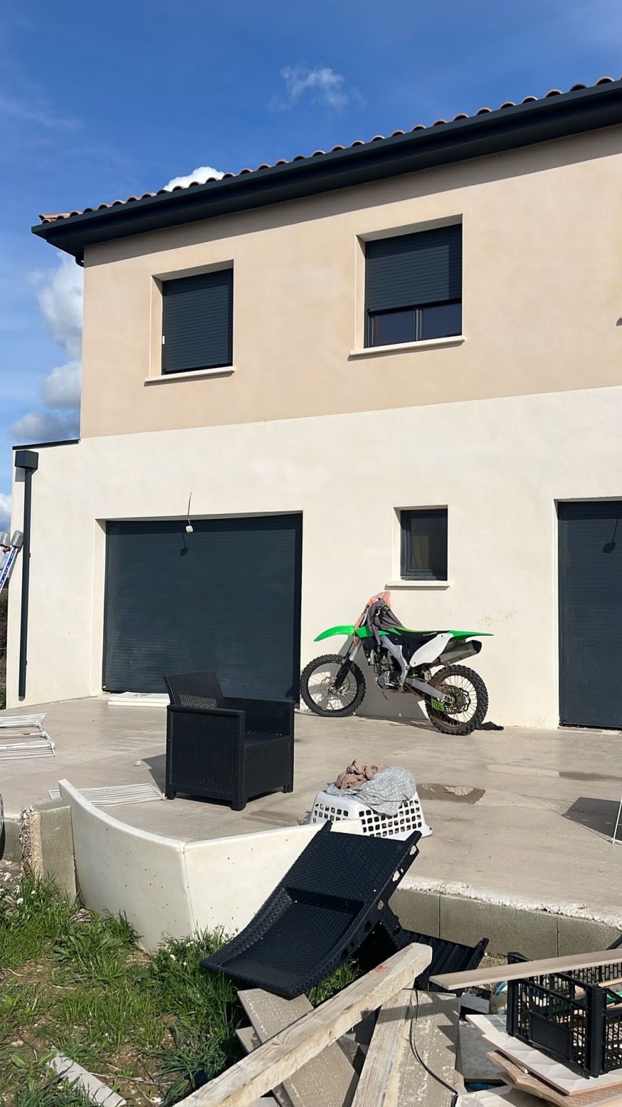 Pose de gouttières aluminium carrées G325, près de Sète