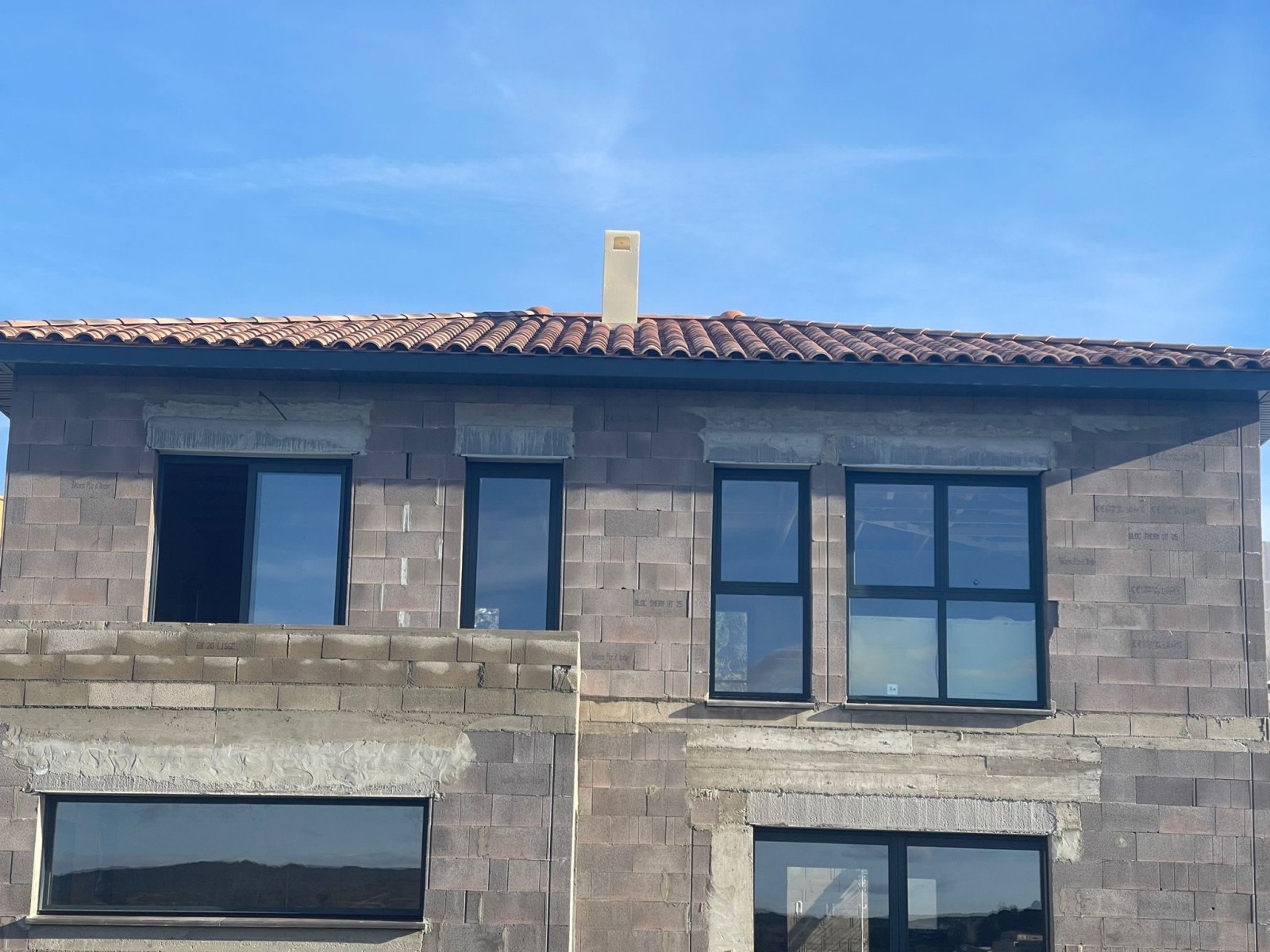  Pose de bandeau et sous-face en aluminium, près de Sète