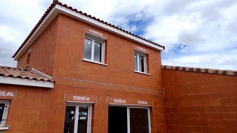 Habillage de débord de toit en PVC blanc MEP à côté de Narbonne 