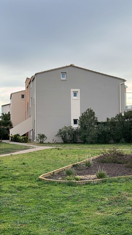 Installation de descentes d’eaux pluviales en aluminium au Cap d’Agde