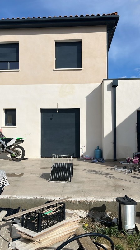 Pose de gouttières aluminium carrées G325, près de Sète