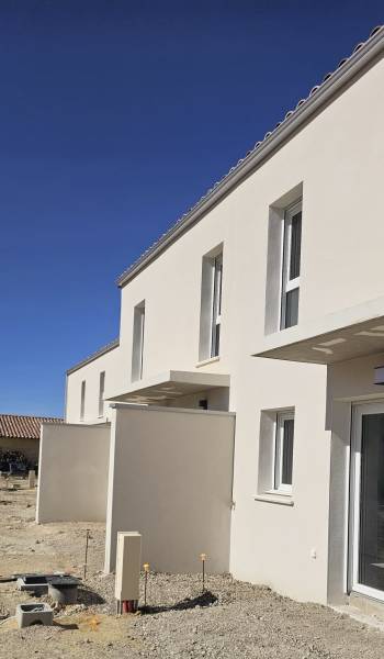 Pose de gouttières et descentes : résidence à Courthézon dans le Gard