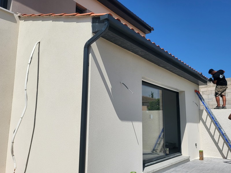 Pose de gouttières aluminium à Nissan lez Ensérune prés de Narbonne