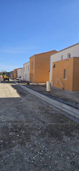 Pose de gouttières et descentes : résidence à Courthézon dans le Gard