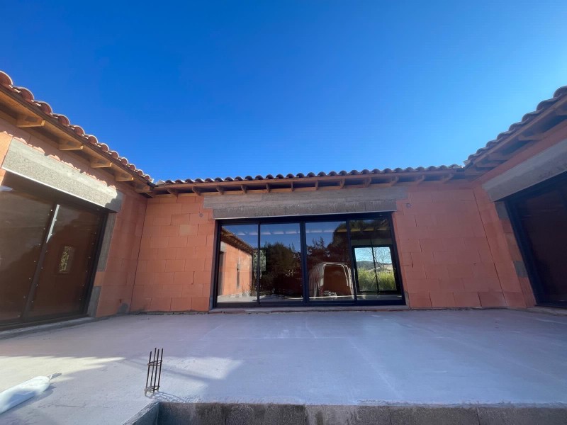 Pose de débord de toit à Lézignan-Corbières
