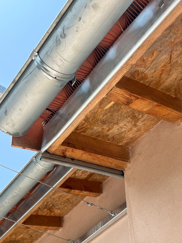 Pose de gouttières en zinc à Sète dans l'hérault