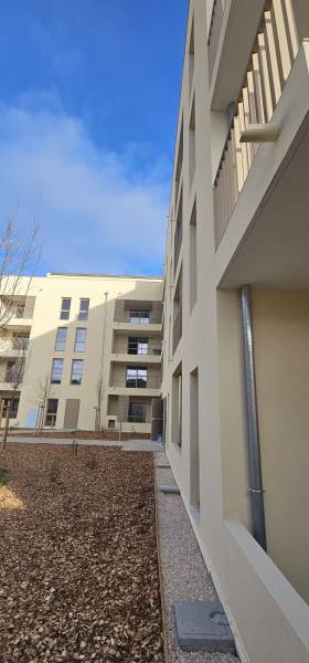 Pose de descentes en zinc : Résidence La Capitainerie à Beaucaire