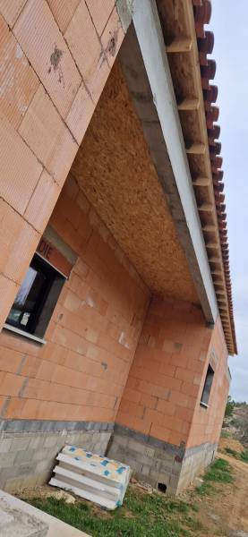 Réalisation d'un débord de toit sur la commune Montséret prêt de Narbonne