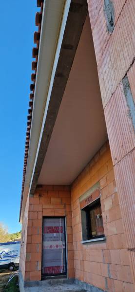 Réalisation d'un débord de toit sur la commune Montséret prêt de Narbonne