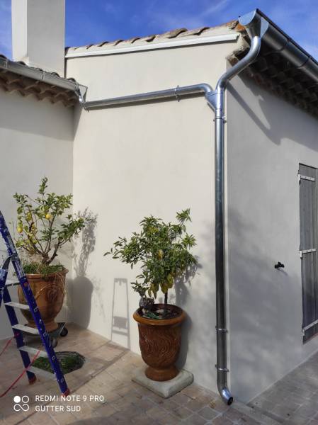 Pose de gouttières en ZINC Boutenat prés de Narbonne