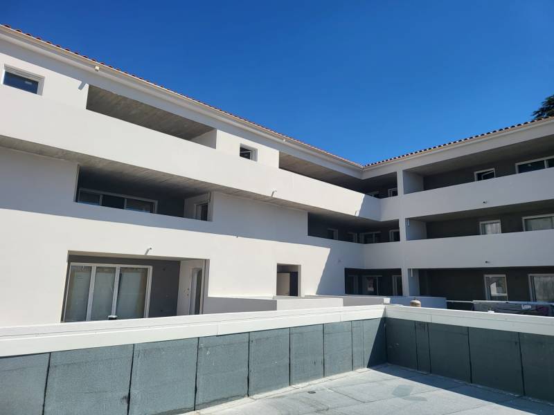 Pose de gouttières en aluminium sur une résidence à Nîmes