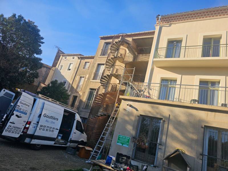 Installation de gouttières en Zinc sur la commune de Béziers