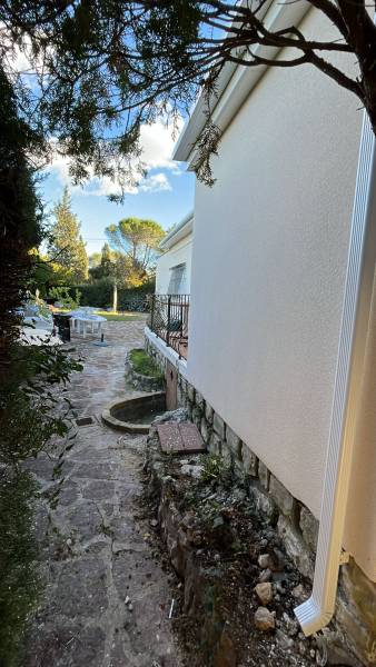 Installation de Gouttiére G325 Aluminium Carré Ral 9010 sur Castelnau le lez
