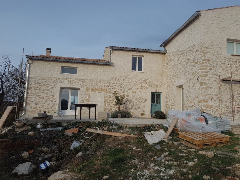 Pose de gouttières en ZINC à Lunel dans l'Hérault