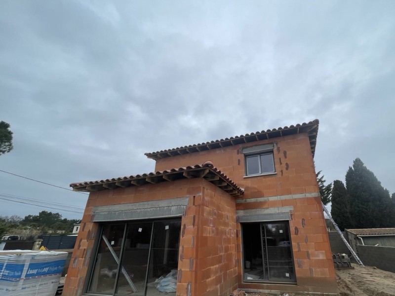 Habillage de débord de toit en aluminium blanc RAL 9010 à Saussines (34)