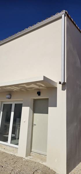Pose de gouttières et descentes : résidence à Courthézon dans le Gard