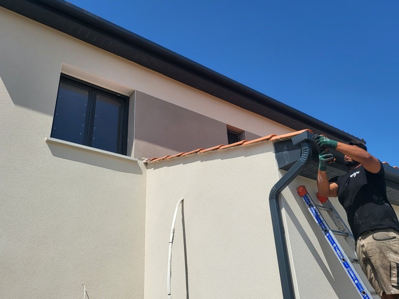 Pose de gouttières aluminium à Nissan lez Ensérune prés de Narbonne