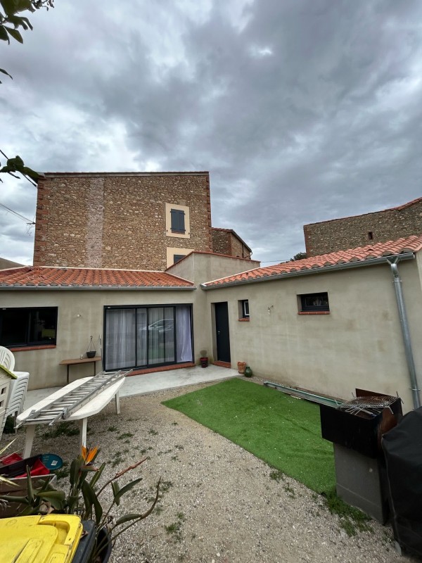 Pose de gouttières G33 et descentes D80 en zinc à Perpignan ! 