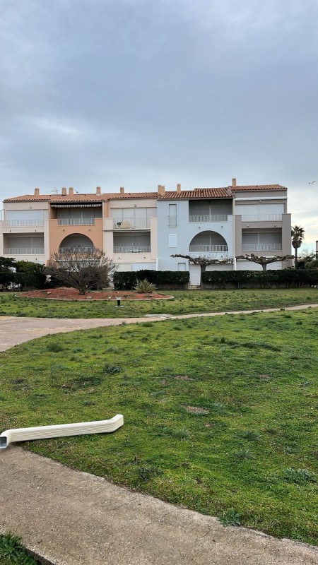 Installation de descentes d’eaux pluviales en aluminium au Cap d’Agde