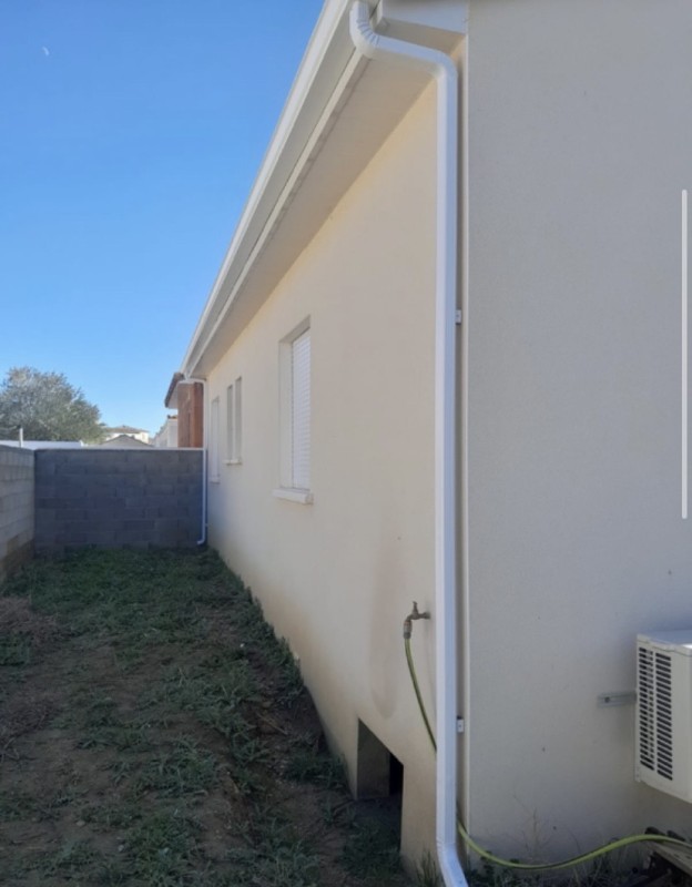 Pose de gouttières aluminium corniche couleur blanc, Narbonne-Plage