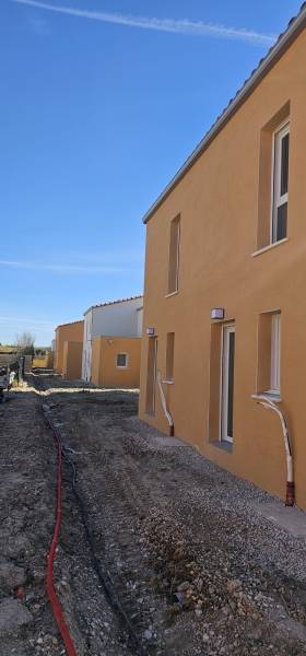 Pose de gouttières et descentes : résidence à Courthézon dans le Gard