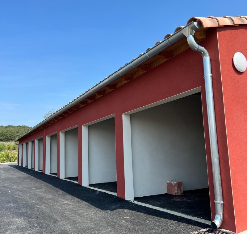 Pose de boîte a eaux en zinc à Montpellier dans l'hérault