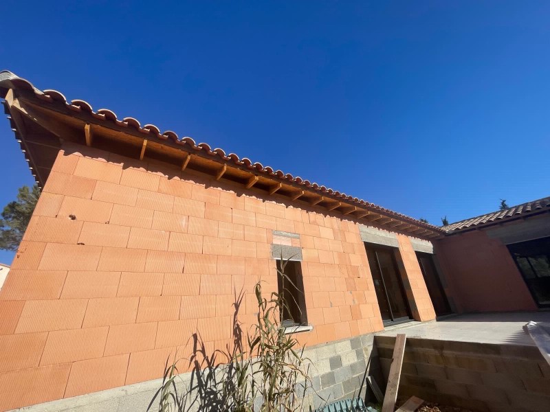 Pose de débord de toit à Lézignan-Corbières